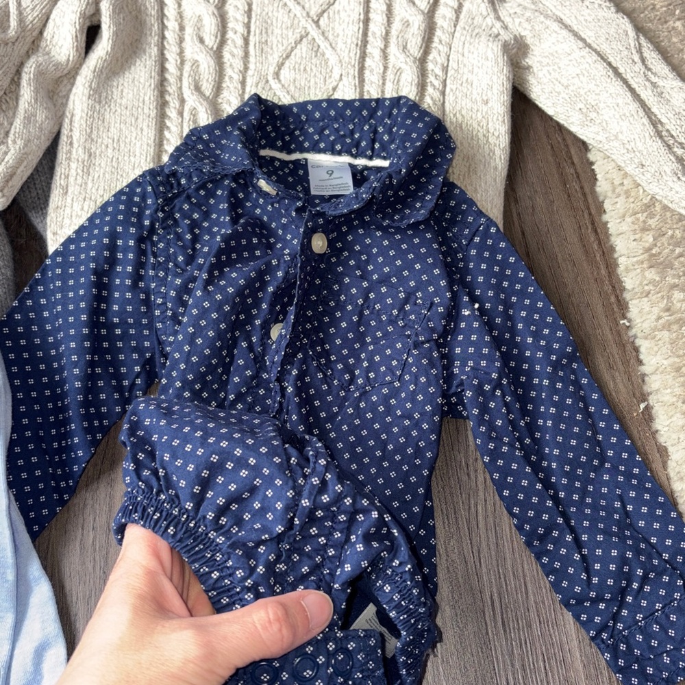 Bundle of 6 9 month outfits carters and more - Picture 8 of 12